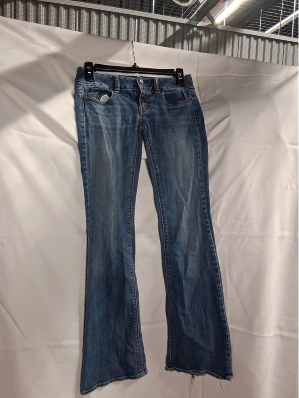 American Eagle Jeans Womens Size 00 Blue Medium Wash Low Rise Stretch Denim o2